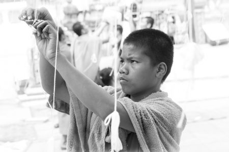 Vientiane, moine dans un temple boudhiste