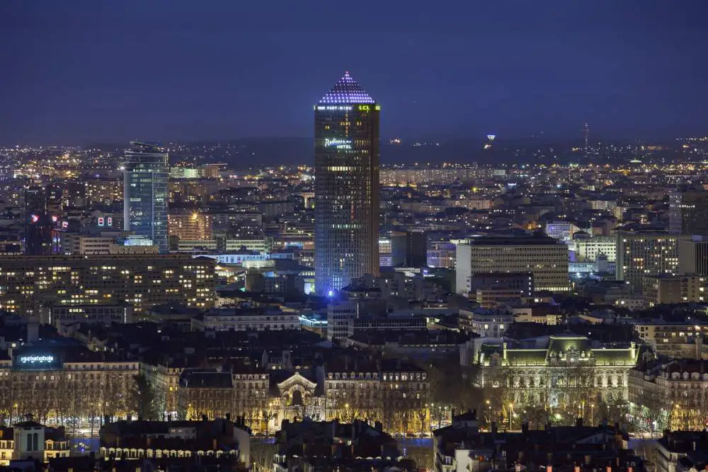 Tour Crayon à Lyon by night