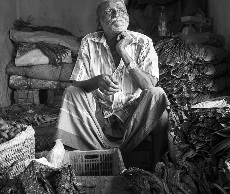 Vendeur de tabac sur le marché, Sri Lanka