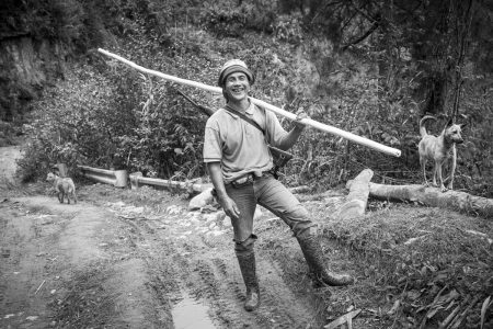 Rencontre dans la jungle avec un chasseur, près de Cambulo, Luzon