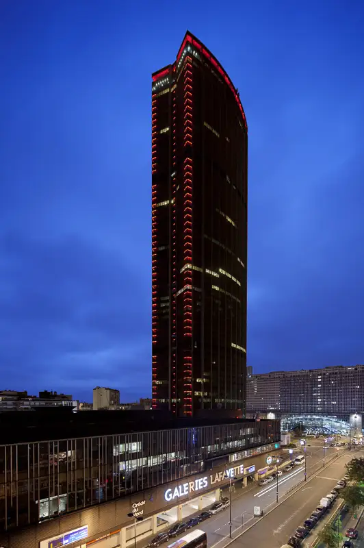 Mise en valeur de la Tour Montparnasse, Paris by night